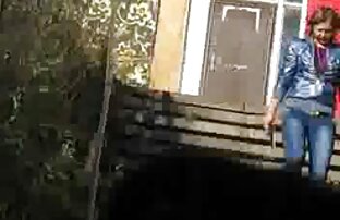 XXX चिकन को मोम से लपेटें और सेक्सी फिल्म वीडियो फुल मुंह में डालें