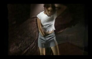 XXX मैं कुर्सी हिंदी सेक्सी फुल मूवी एचडी पर एक स्कर्ट पहने हुए एक आदमी पर एक लड़की डाल